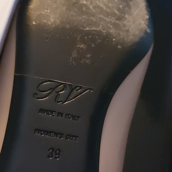 Roger Vivier | Flats w/ Buckle - Picture 12 of 13